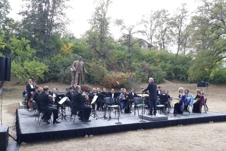 Şuşada Üzeyir Hacıbəyli Beynəlxalq Musiqi Festivalının konserti keçirilir (FOTO) - Gallery Image